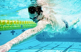 Cliente NexSport en piscina